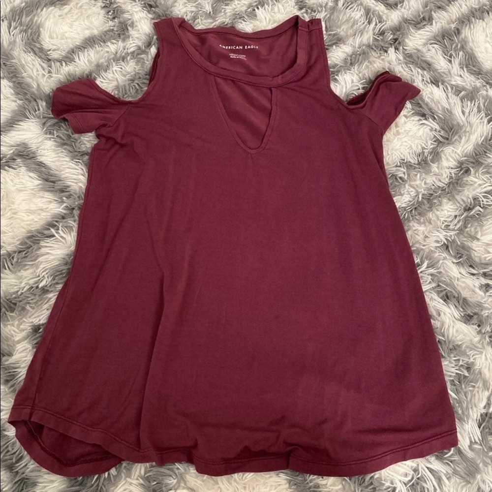 AMERICAN EAGLE MAROON COLD SHOULDER TANK